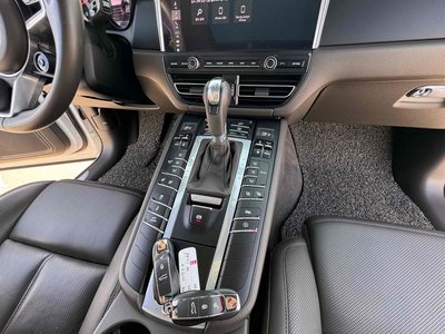 PORSCHE MACAN - 9