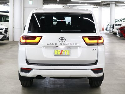 TOYOTA LAND CRUISER 300 - 10