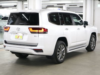 TOYOTA LAND CRUISER 300 - 6