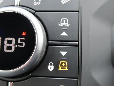 LAND ROVER DEFENDER - 6