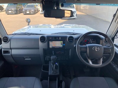 TOYOTA LAND CRUISER 70 - 5