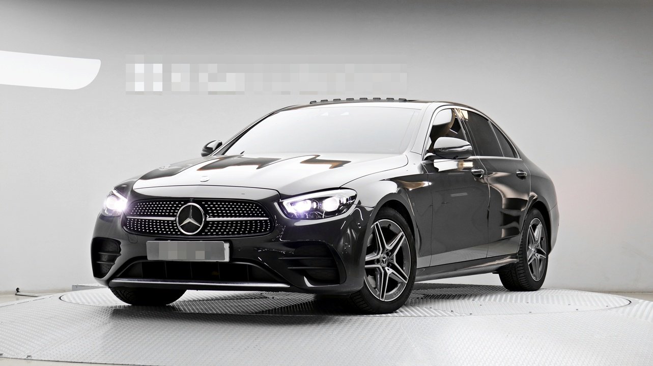 MERCEDES-BENZ E-CLASS - View 1