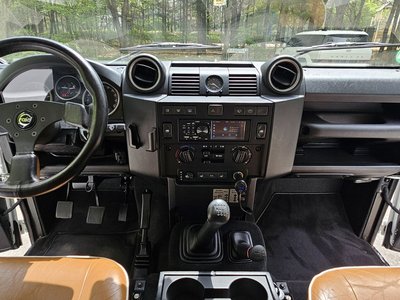LAND ROVER DEFENDER - 5