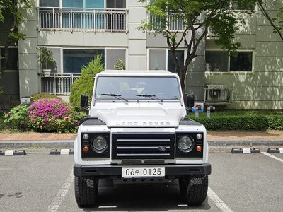 LAND ROVER DEFENDER - 2