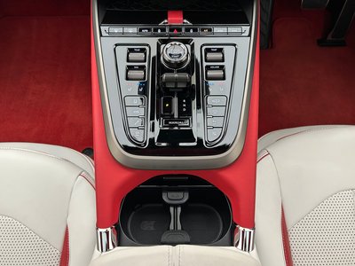 صورة مصغرة 53 لـ 2025 Aston Martin DBX
