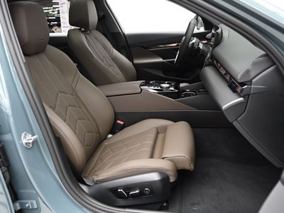 2025 BMW 5 SERIES 照片 10