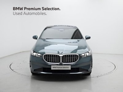2025 BMW 5 SERIES 照片 2