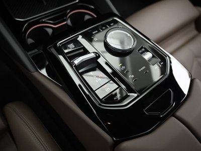 2025 BMW 5 SERIES 照片 9
