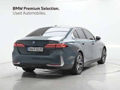 2025 BMW 5 SERIES 照片 4