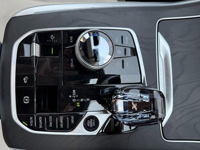 2021 BMW X7 — миниатюра 30
