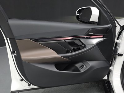 2026 BMW 5 SERIES thumbnail 14