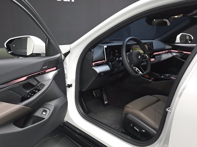 2026 BMW 5 SERIES thumbnail 13