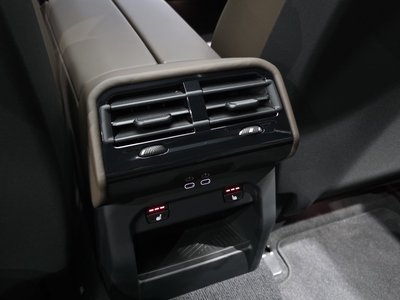 2026 BMW 5 SERIES thumbnail 33