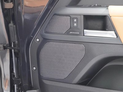 LAND ROVER DEFENDER - 9