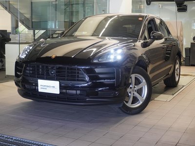 PORSCHE MACAN - 1