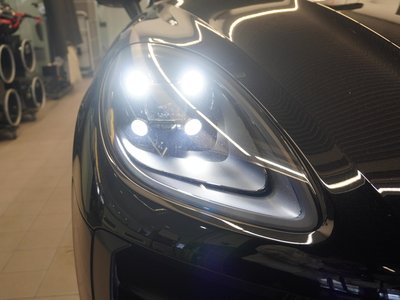 PORSCHE MACAN - 8