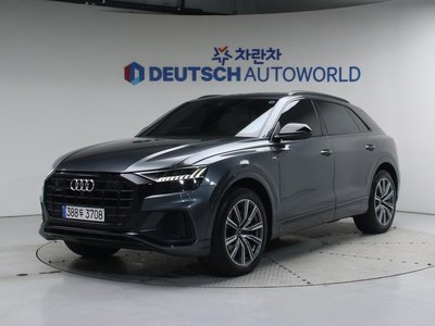 AUDI Q8 - 1