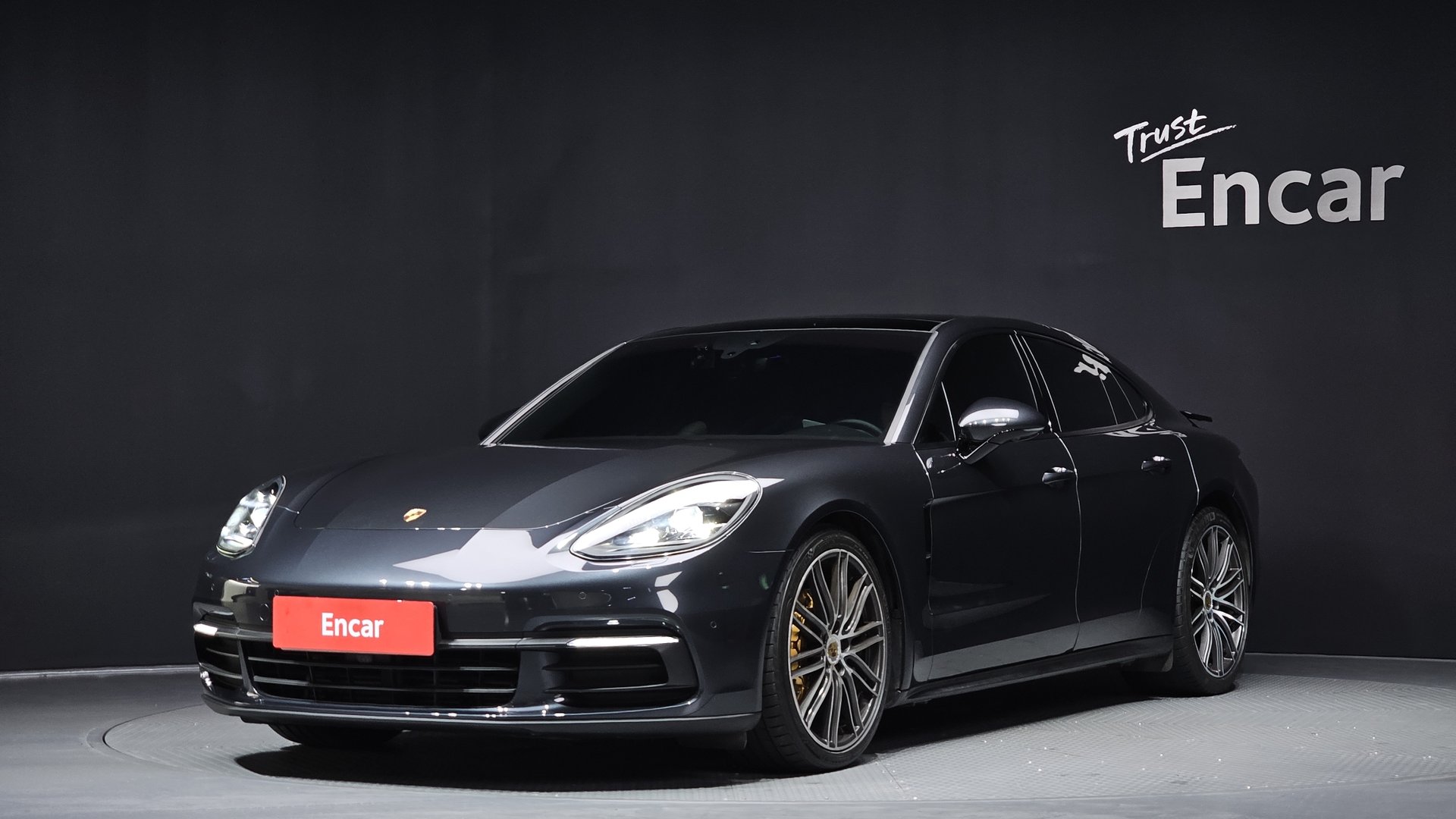PORSCHE PANAMERA - View 1