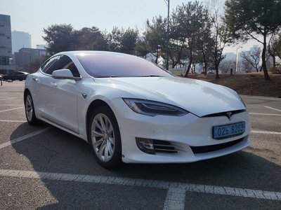 TESLA MODEL S - 1