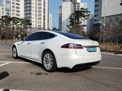 TESLA MODEL S - 4