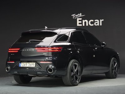 صورة 4 لـ 2023 Genesis GV70