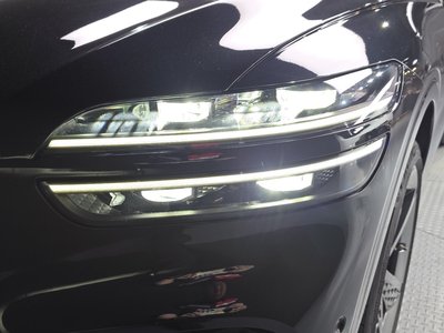صورة 9 لـ 2023 Genesis GV70