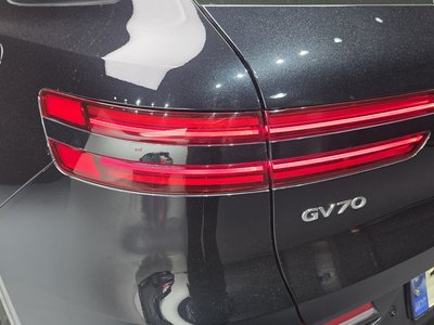 صورة 10 لـ 2023 Genesis GV70