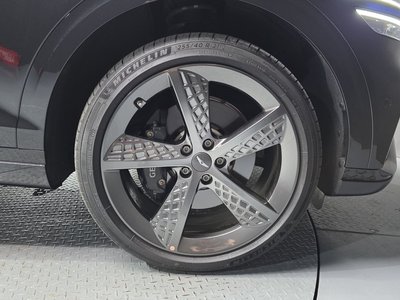 صورة 8 لـ 2023 Genesis GV70