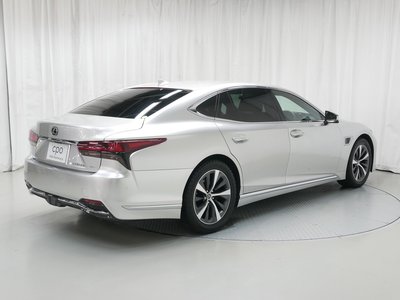 صورة 4 لـ 2023 Lexus LS