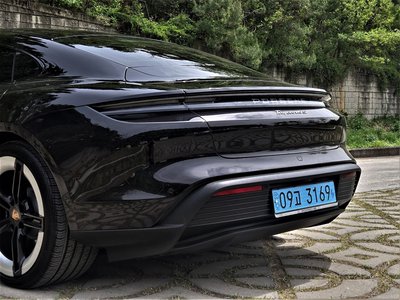 PORSCHE TAYCAN - 2