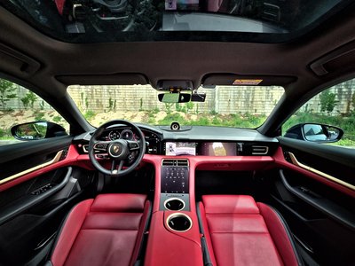 PORSCHE TAYCAN - 5