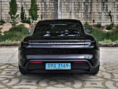 PORSCHE TAYCAN - 3