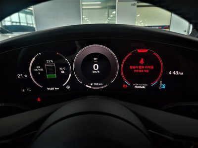 PORSCHE TAYCAN - 8