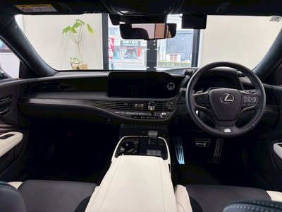 2024 Lexus LS photo 3