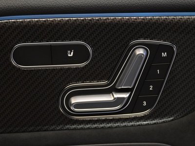 2025 Mercedes-BENZ GLA — миниатюра 17