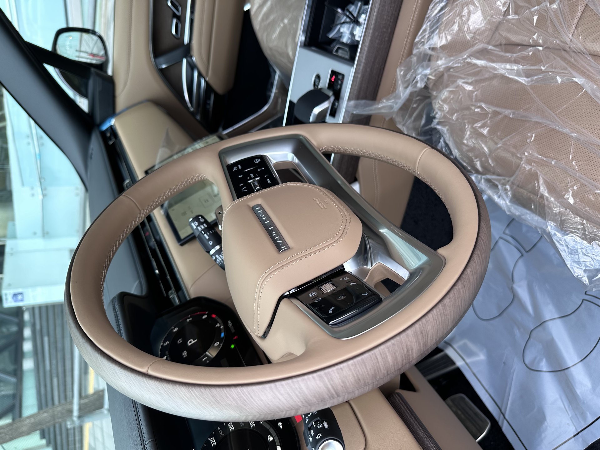 LAND ROVER RANGE ROVER - View 1