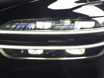 صورة 9 لـ 2023 Genesis GV70