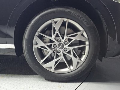 صورة 8 لـ 2023 Genesis GV70