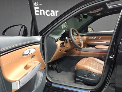 2023 Genesis GV70 thumbnail 13