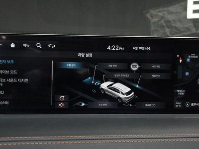 2023 Genesis GV70 thumbnail 22