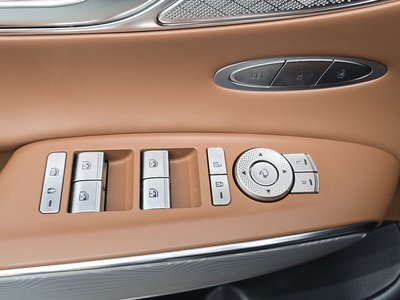 2023 Genesis GV70 thumbnail 29