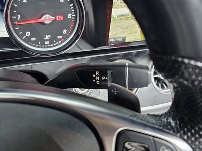 MERCEDES-BENZ E-CLASS - 9