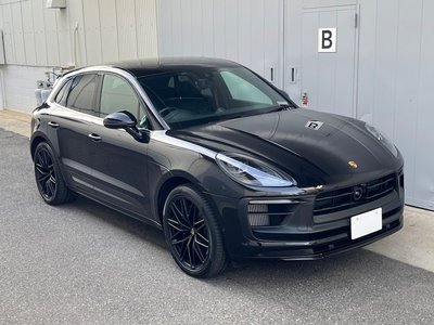 PORSCHE MACAN - 1