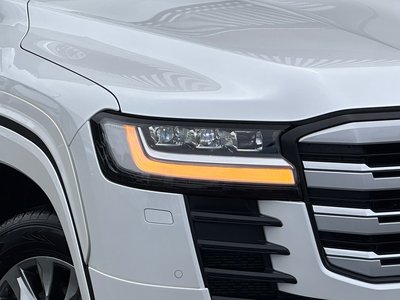 2025 Toyota LAND CRUISER 300 photo 10