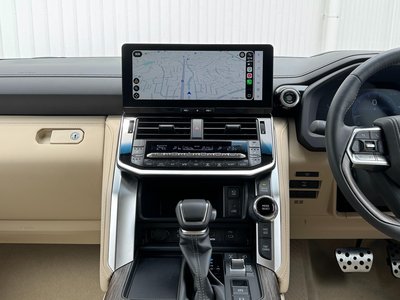 2025 Toyota LAND CRUISER 300 photo 4