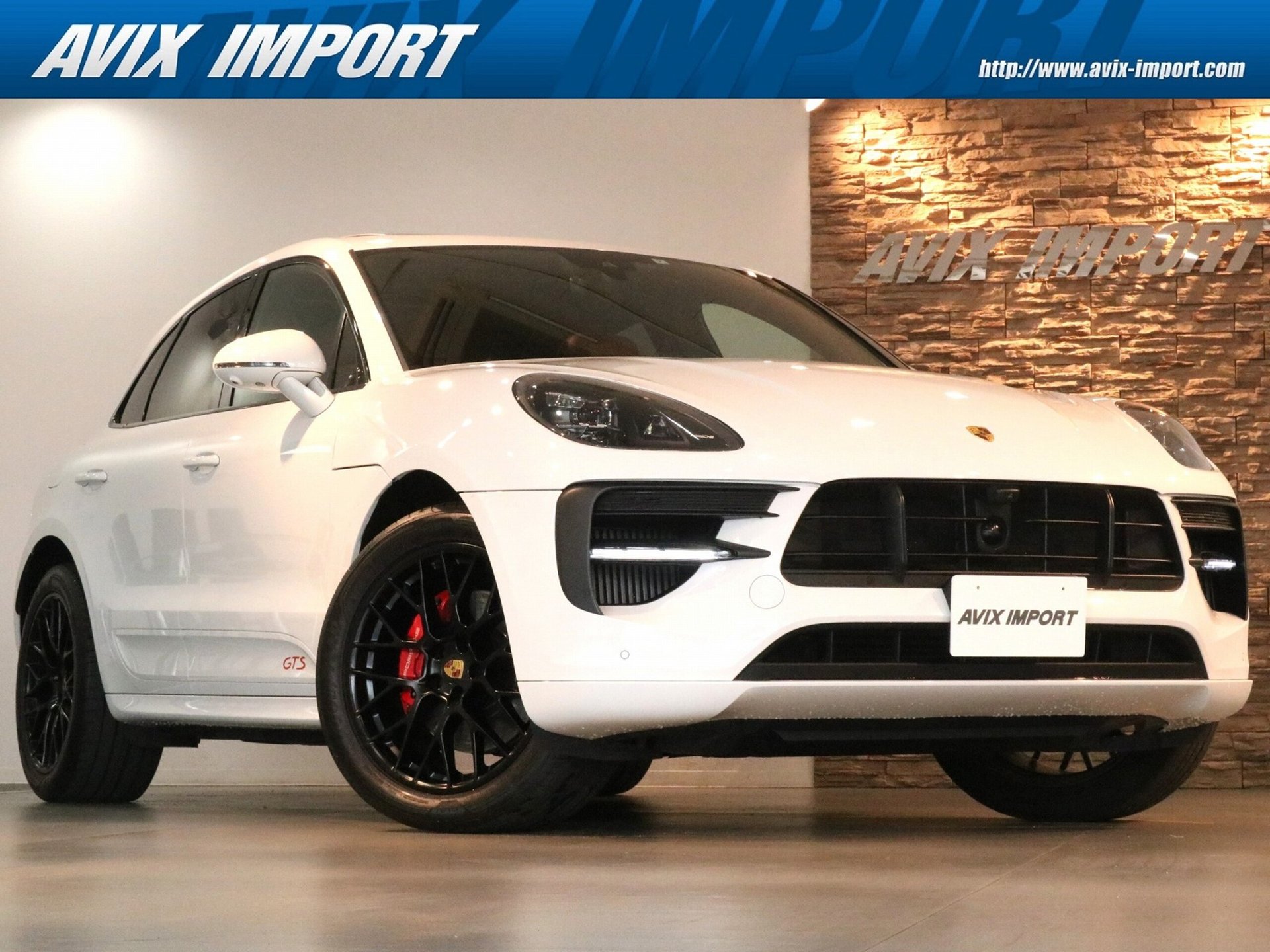 PORSCHE MACAN - View 1