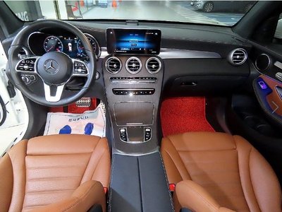 MERCEDES-BENZ GLC - 10