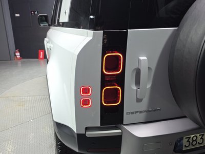 LAND ROVER DEFENDER - 10