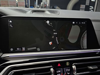 2021 BMW X7 thumbnail 14