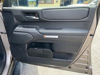 TOYOTA LAND CRUISER - 10